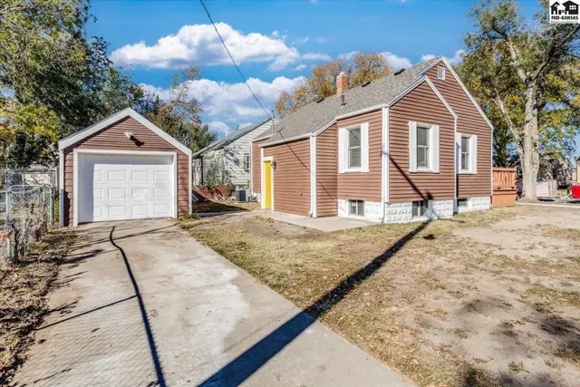 Photo of 529 E 10th Ave, Hutchinson, KS