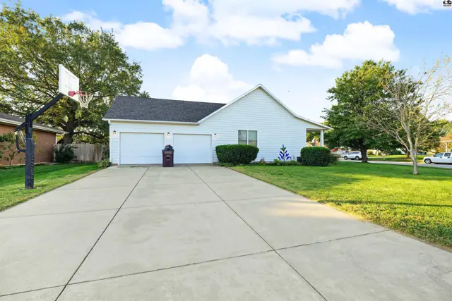 Photo of 322 Cedar Circle, Lindsborg, KS