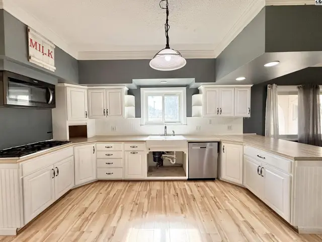 Photo of 2100 E 43rd Ave, Hutchinson, KS