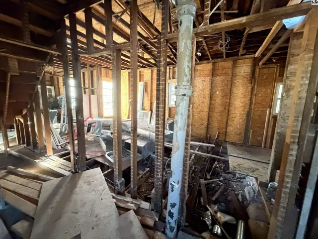 Photo of 300 W 9th Ave, Hutchinson, KS