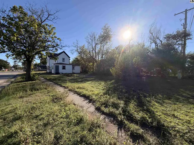 Photo of 300 W 9th Ave, Hutchinson, KS