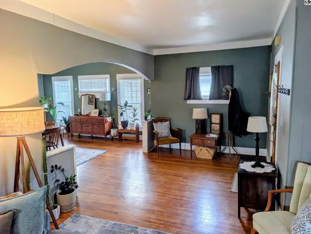 Photo of 423 E 11th Ave, Hutchinson, KS