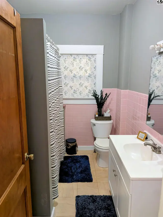 Photo of 423 E 11th Ave, Hutchinson, KS