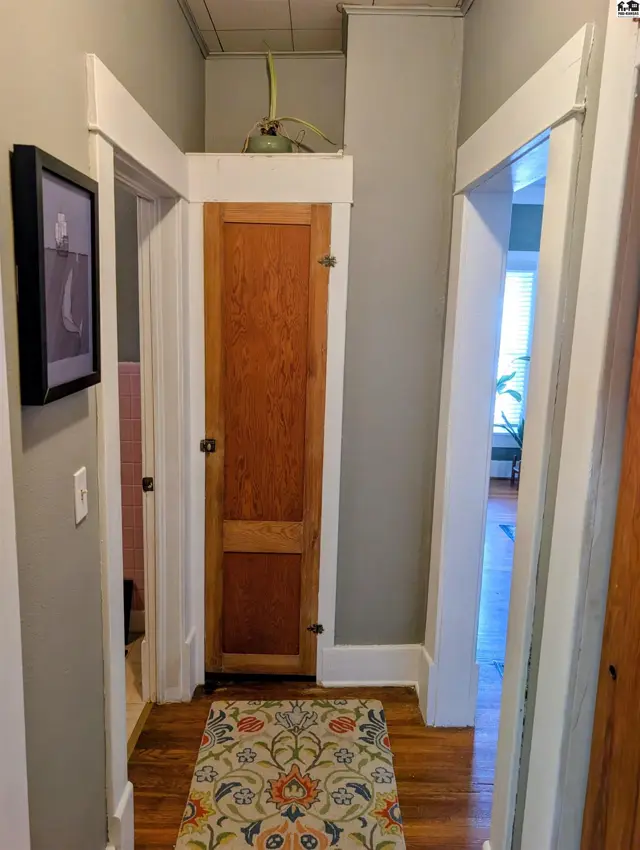 Photo of 423 E 11th Ave, Hutchinson, KS