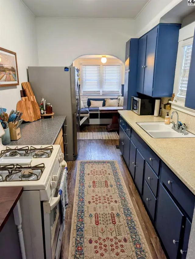 Photo of 423 E 11th Ave, Hutchinson, KS