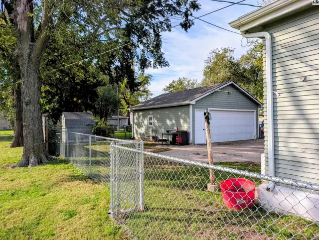 Photo of 423 E 11th Ave, Hutchinson, KS