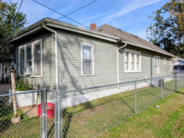 Photo of 423 E 11th Ave, Hutchinson, KS