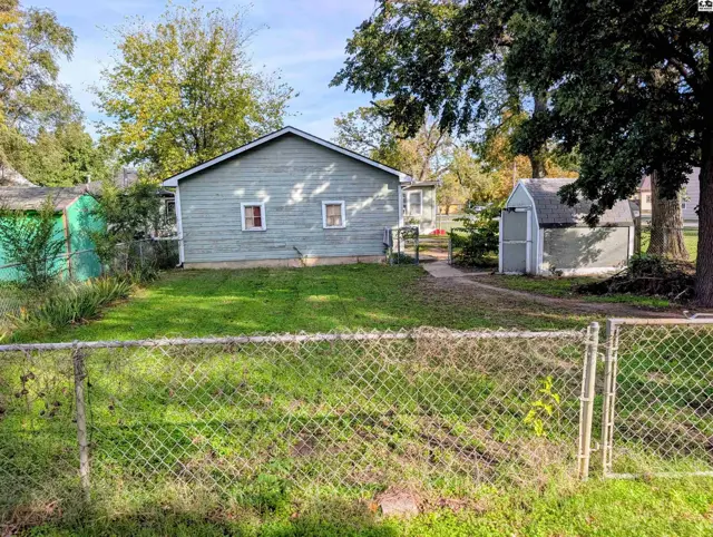 Photo of 423 E 11th Ave, Hutchinson, KS