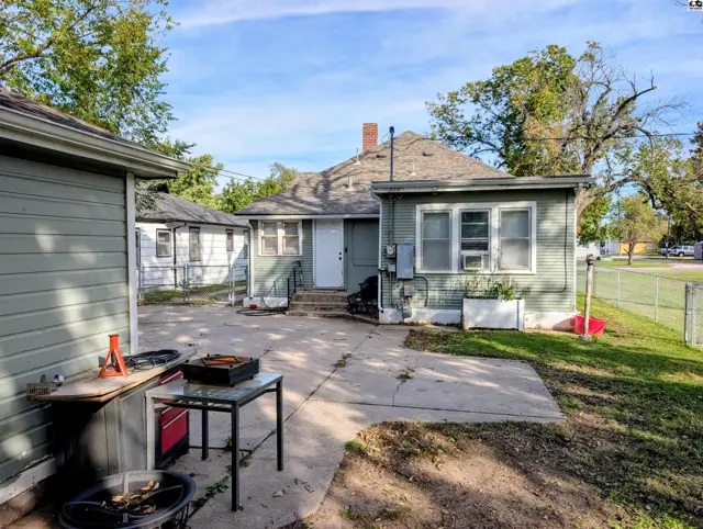 Photo of 423 E 11th Ave, Hutchinson, KS