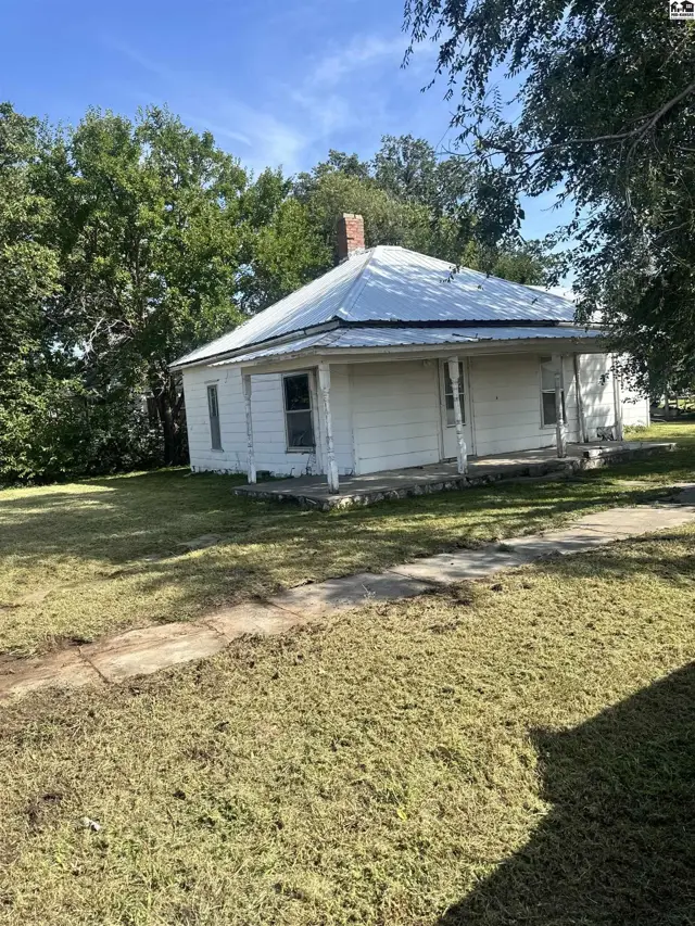 Photo of 122 N Ford Ave, Bucklin, KS