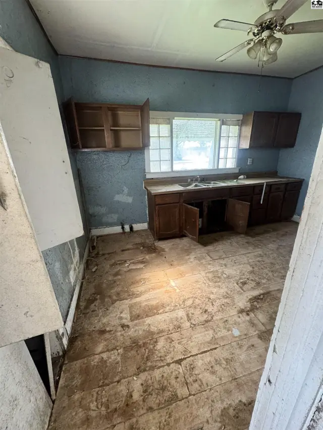 Photo of 122 N Ford Ave, Bucklin, KS