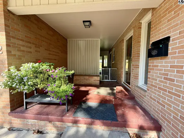 Photo of 302 W 28th Ave, Hutchinson, KS