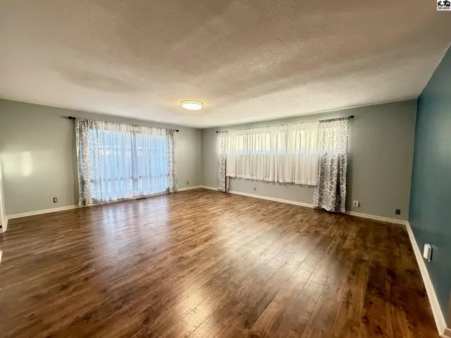 Photo of 302 W 28th Ave, Hutchinson, KS