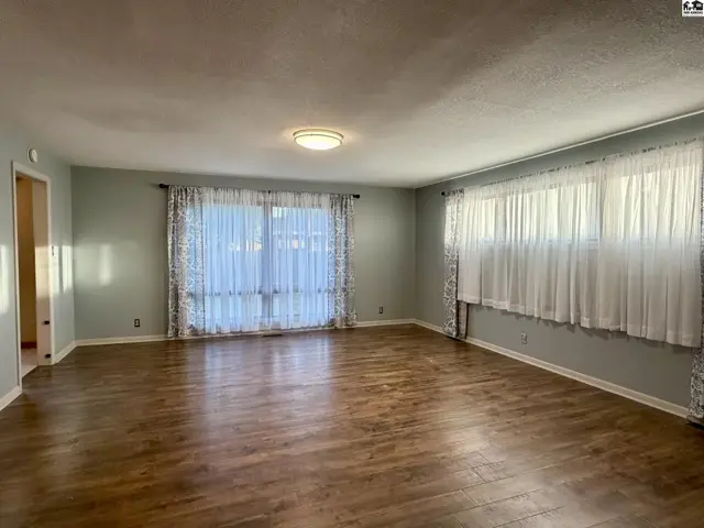 Photo of 302 W 28th Ave, Hutchinson, KS