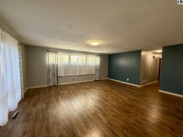 Photo of 302 W 28th Ave, Hutchinson, KS