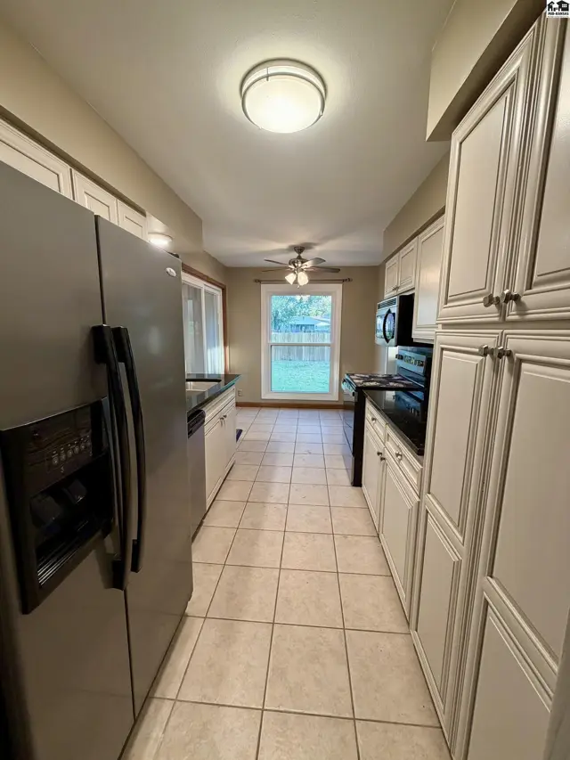 Photo of 302 W 28th Ave, Hutchinson, KS