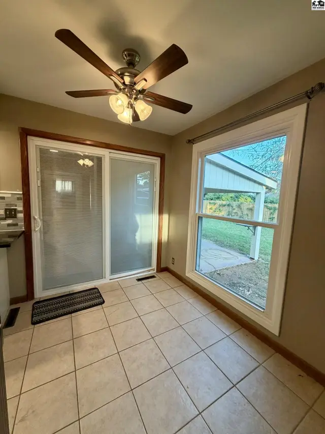 Photo of 302 W 28th Ave, Hutchinson, KS