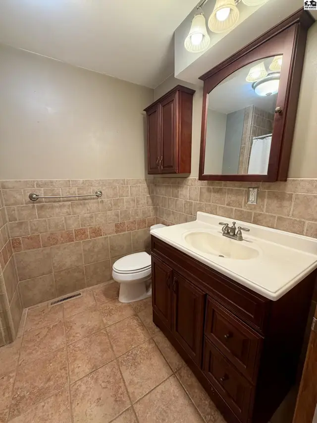 Photo of 302 W 28th Ave, Hutchinson, KS