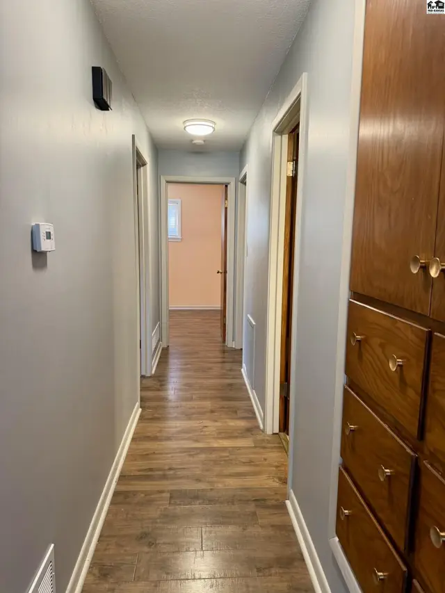 Photo of 302 W 28th Ave, Hutchinson, KS
