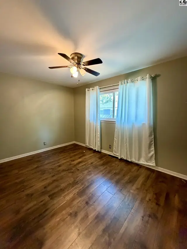Photo of 302 W 28th Ave, Hutchinson, KS