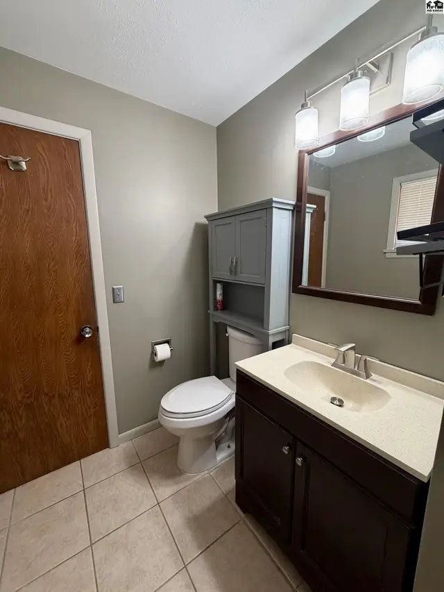 Photo of 302 W 28th Ave, Hutchinson, KS