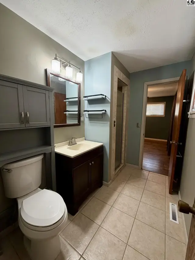 Photo of 302 W 28th Ave, Hutchinson, KS