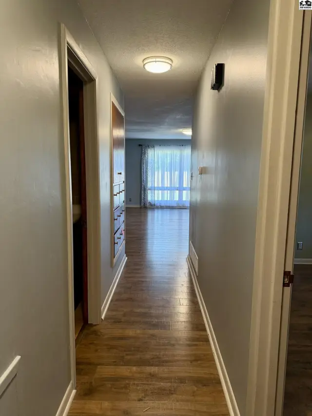 Photo of 302 W 28th Ave, Hutchinson, KS
