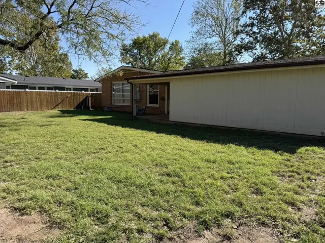 Photo of 302 W 28th Ave, Hutchinson, KS