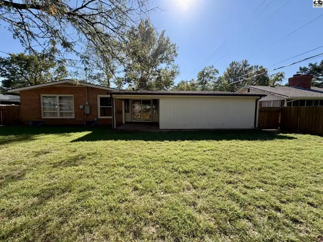 Photo of 302 W 28th Ave, Hutchinson, KS