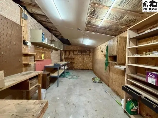 Photo of 302 W 28th Ave, Hutchinson, KS