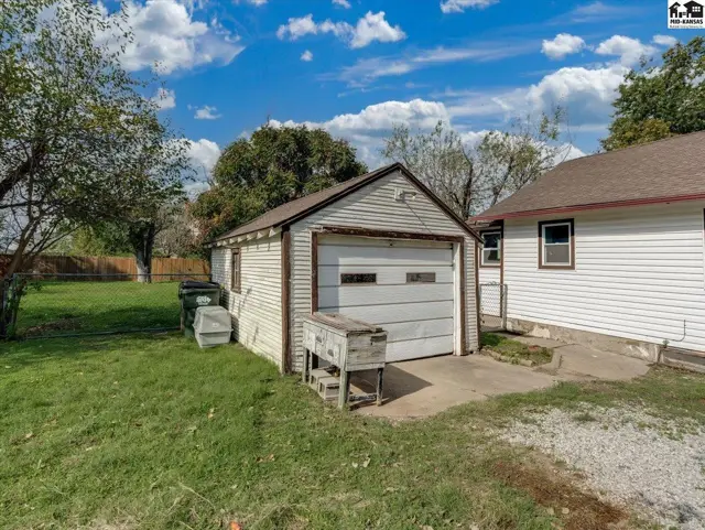 Photo of 313 Liberty St, Hutchinson, KS