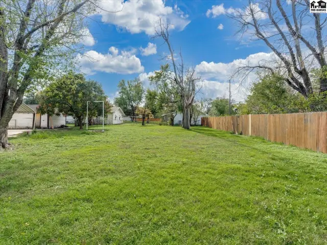Photo of 313 Liberty St, Hutchinson, KS