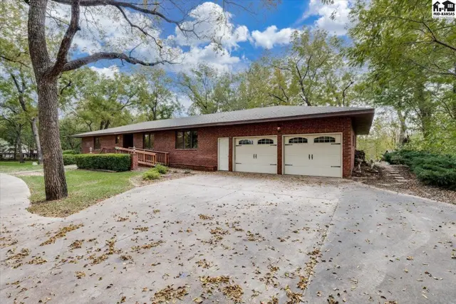 Photo of 2019 E 56th Avenue, Hutchinson, KS