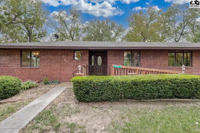 Photo of 2019 E 56th Avenue, Hutchinson, KS