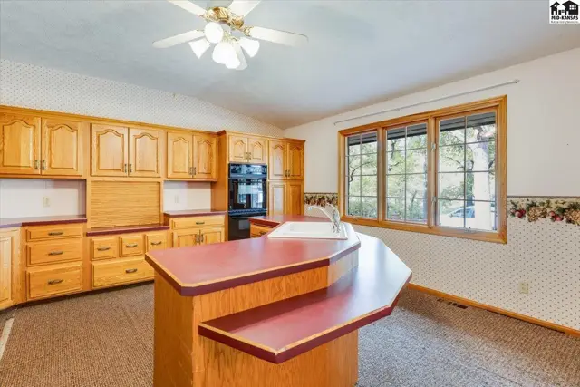 Photo of 2019 E 56th Avenue, Hutchinson, KS