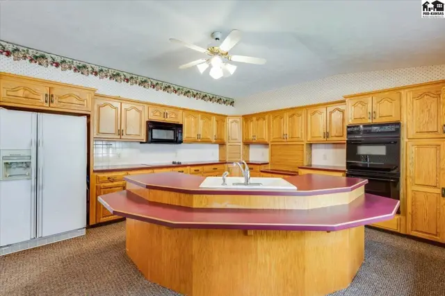 Photo of 2019 E 56th Avenue, Hutchinson, KS