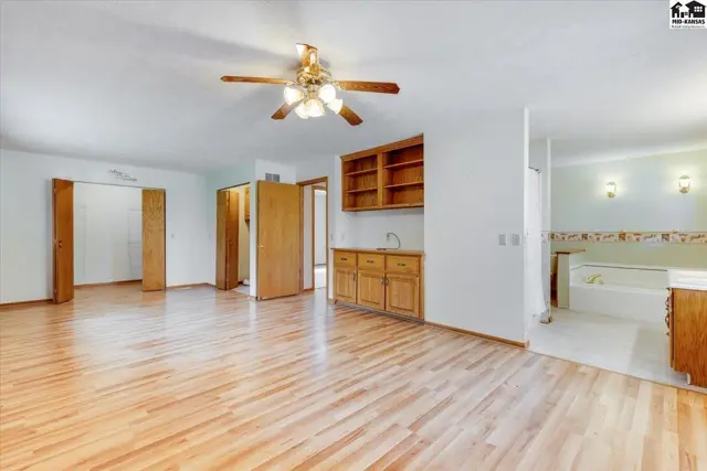 Photo of 2019 E 56th Avenue, Hutchinson, KS