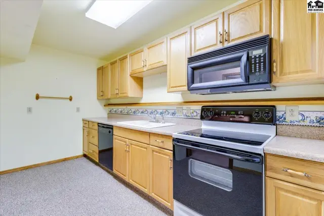 Photo of 2019 E 56th Avenue, Hutchinson, KS