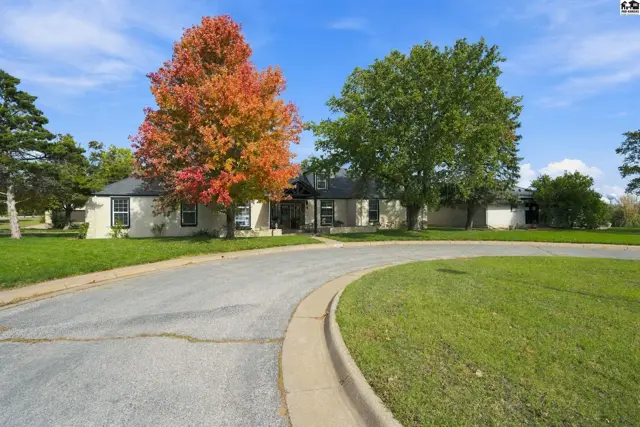 Photo of 624 Terrace Dr, Pratt, KS