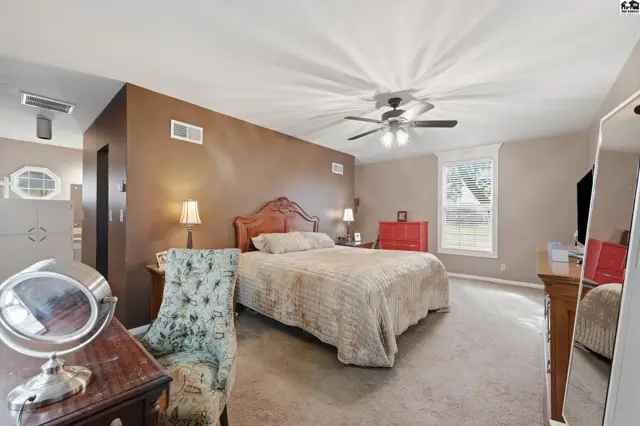 Photo of 624 Terrace Dr, Pratt, KS