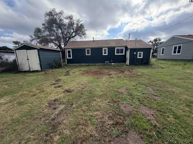 Photo of 310 E avenue c, South Hutchinson, KS