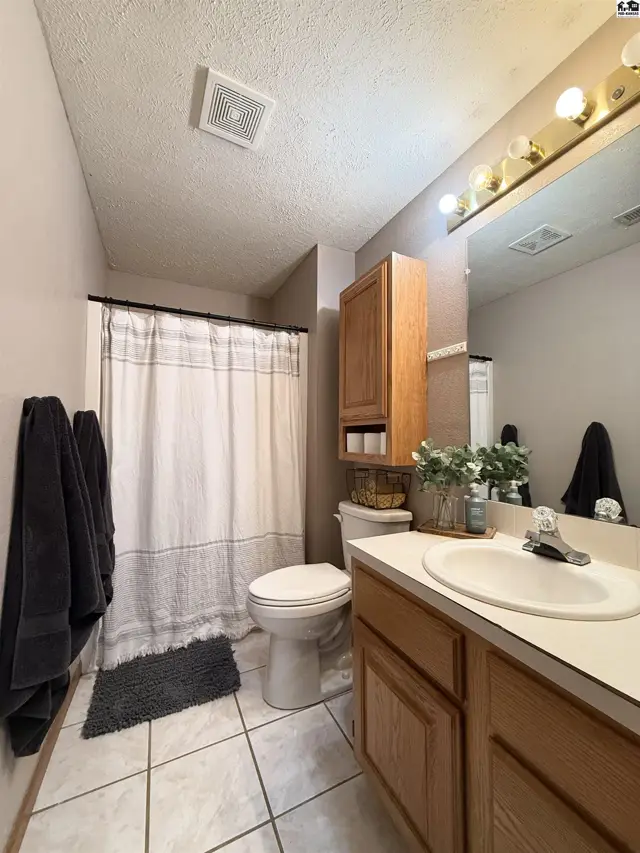 Photo of 3509 Rowland St, Hutchinson, KS