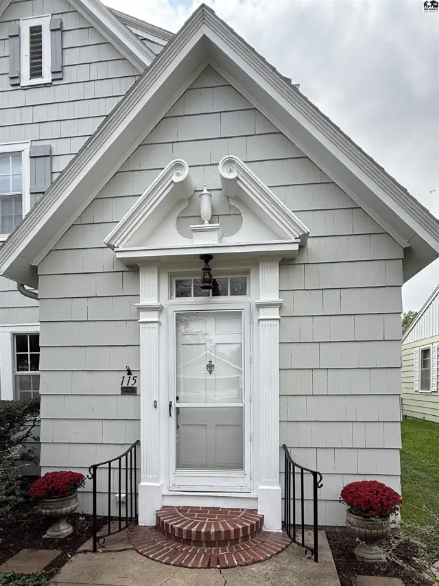 Photo of 115 E 14th Ave, Hutchinson, KS