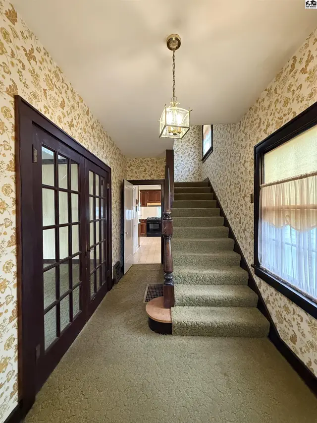 Photo of 115 E 14th Ave, Hutchinson, KS