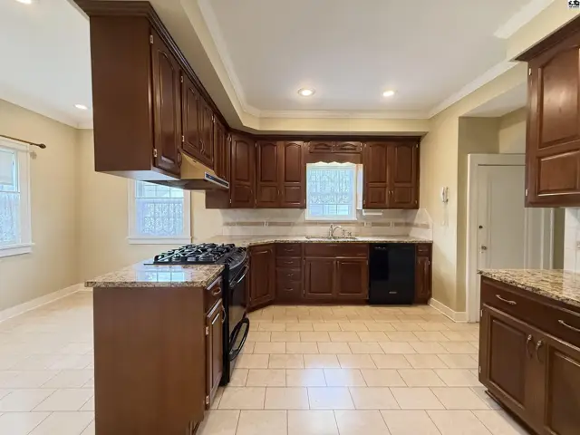 Photo of 115 E 14th Ave, Hutchinson, KS