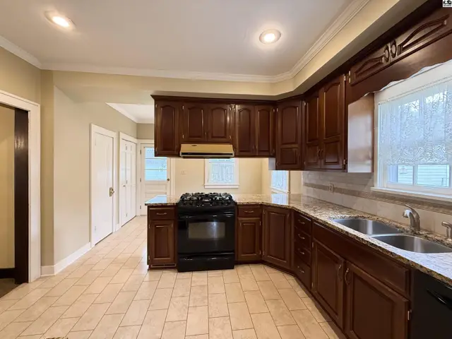 Photo of 115 E 14th Ave, Hutchinson, KS