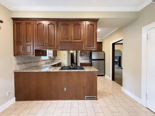 Photo of 115 E 14th Ave, Hutchinson, KS