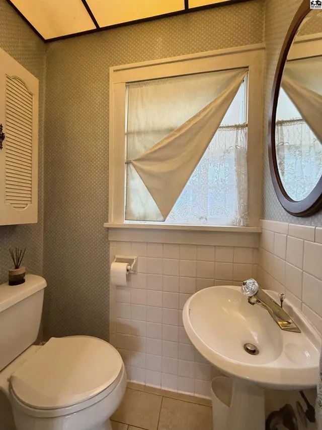 Photo of 115 E 14th Ave, Hutchinson, KS