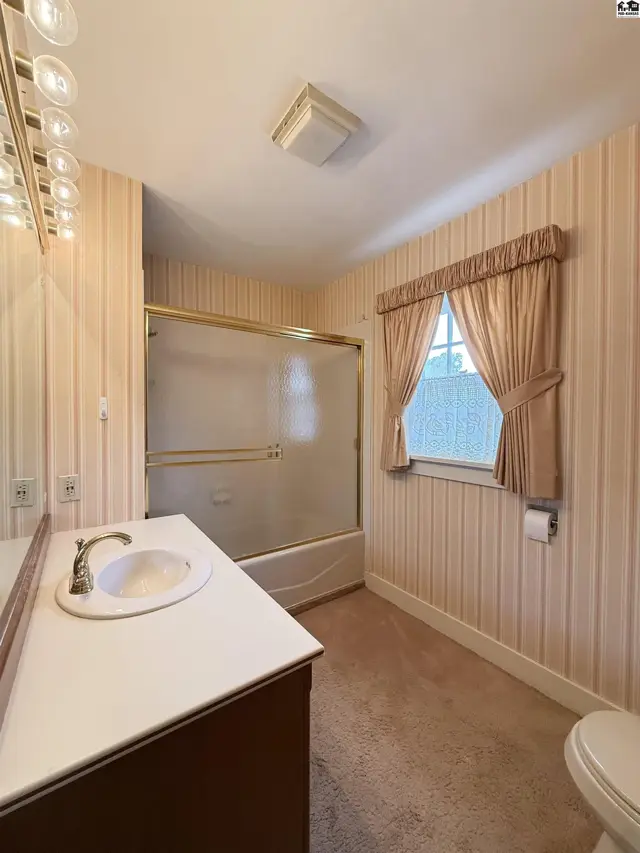 Photo of 115 E 14th Ave, Hutchinson, KS