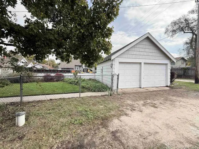 Photo of 115 E 14th Ave, Hutchinson, KS